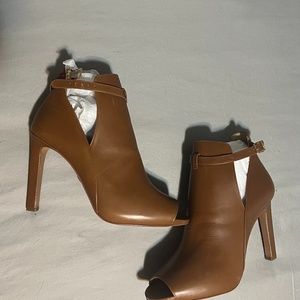 Michel Kors Brown Heels !!!